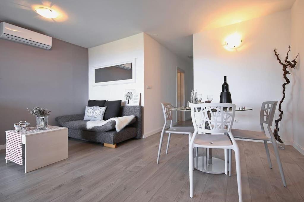 Apartment Kokolo Drage Esterno foto